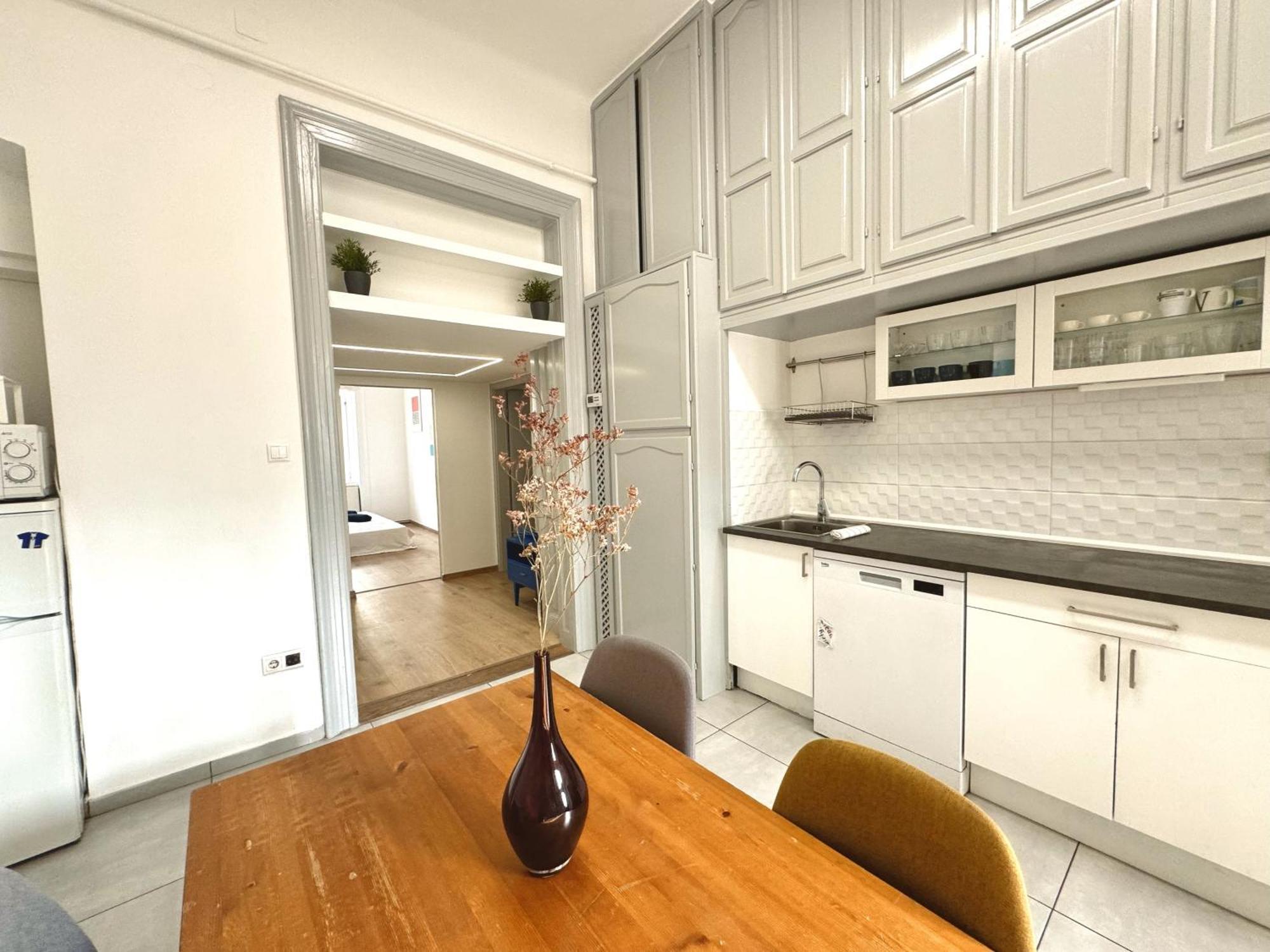 Apartment On In The Center 3 Br